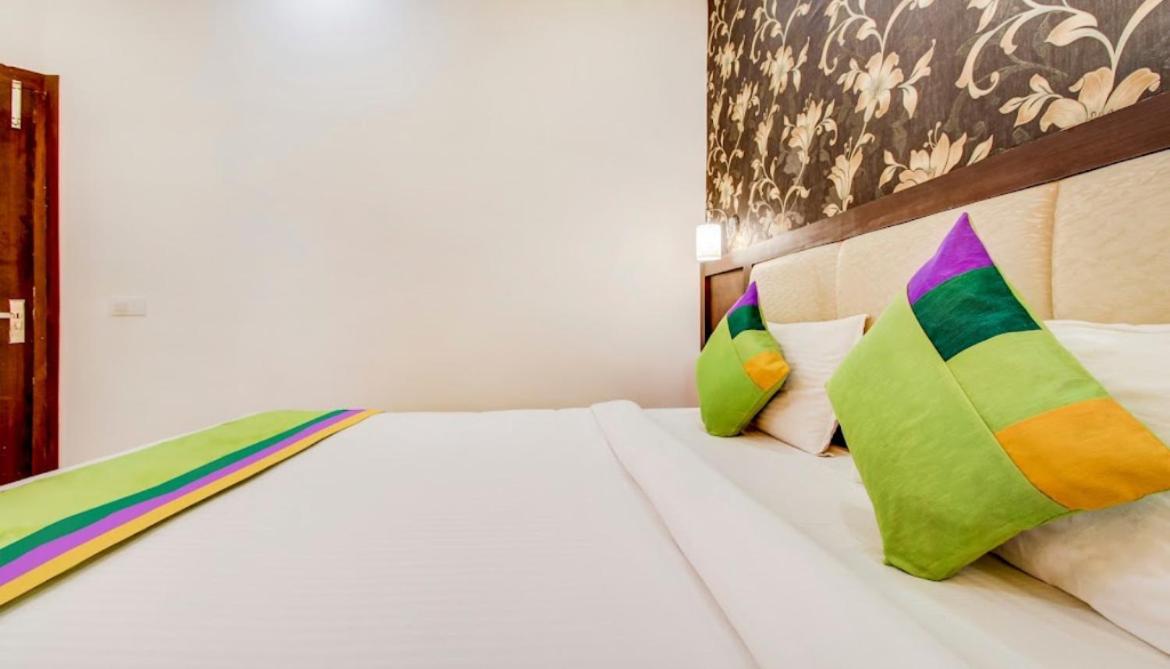Hotel Blossom Rooms - Fully Ac Tājganj Eksteriør bilde